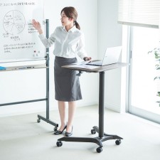 (日本SANWA品牌)移動電腦桌氣壓升降可坐/站生活辦公桌演講台演示枱 (T2510).